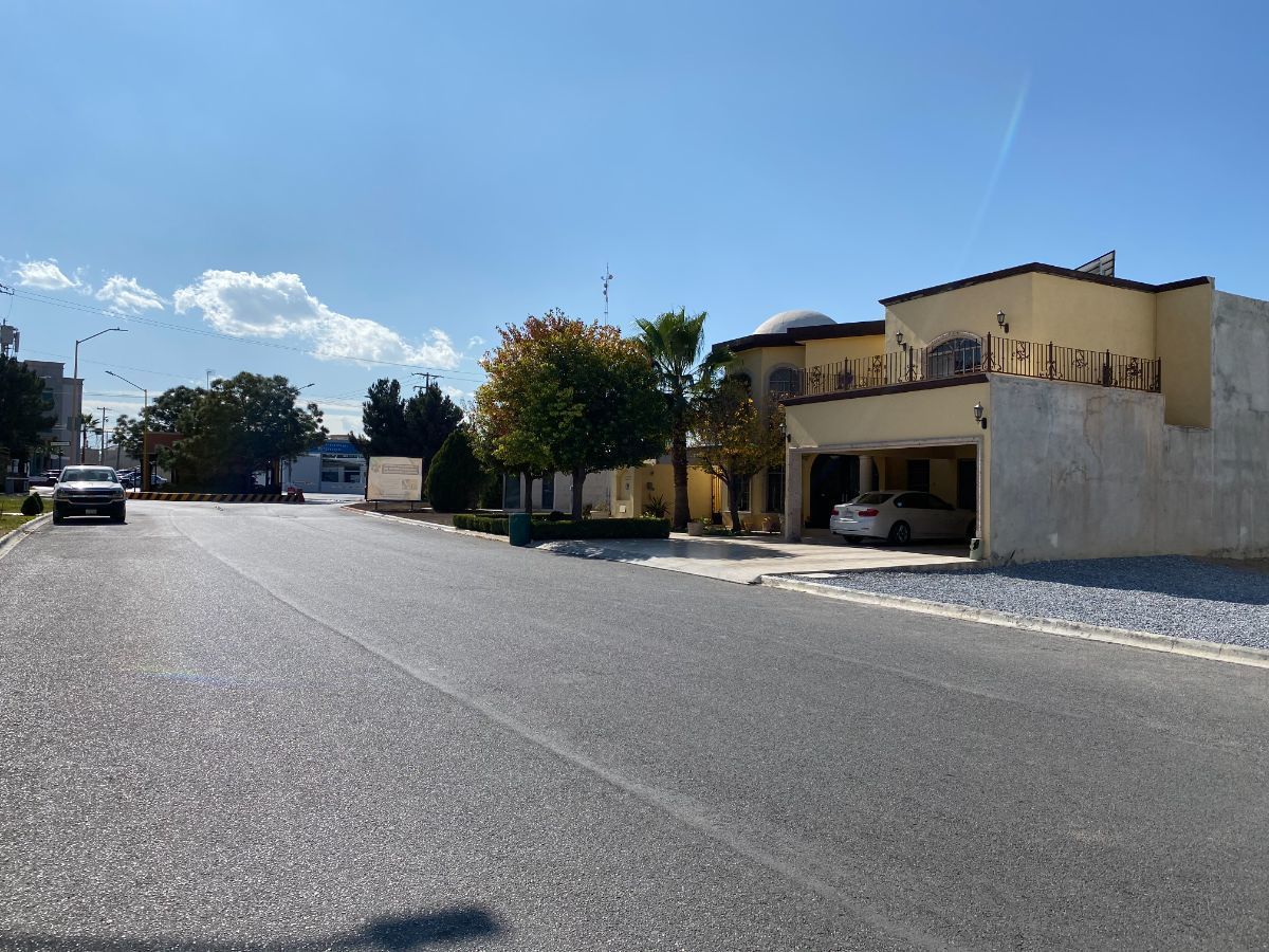 5 de 7: Terreno ubicado en avenida principal. Paseo De Las Gemas