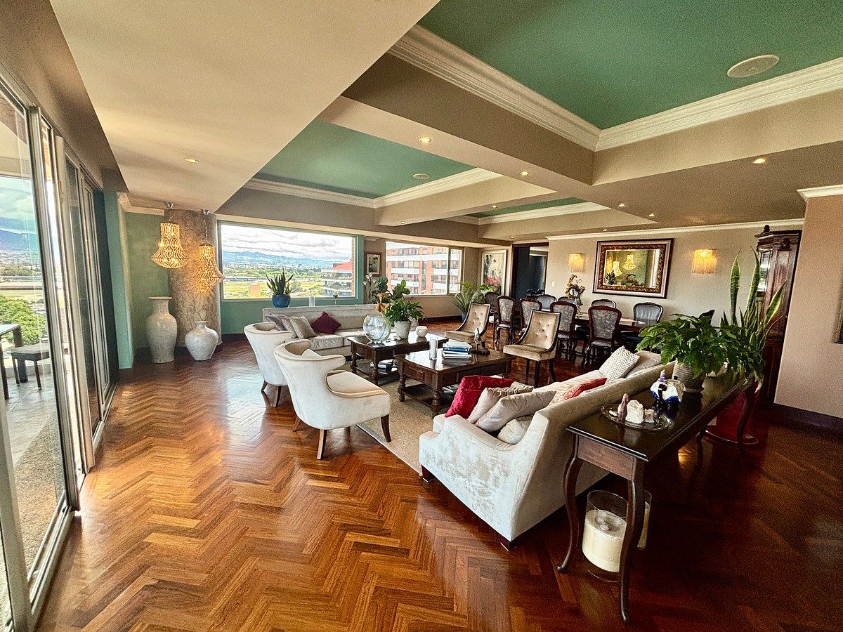 Precioso Penthouse en venta en zona 14 - Image 4
