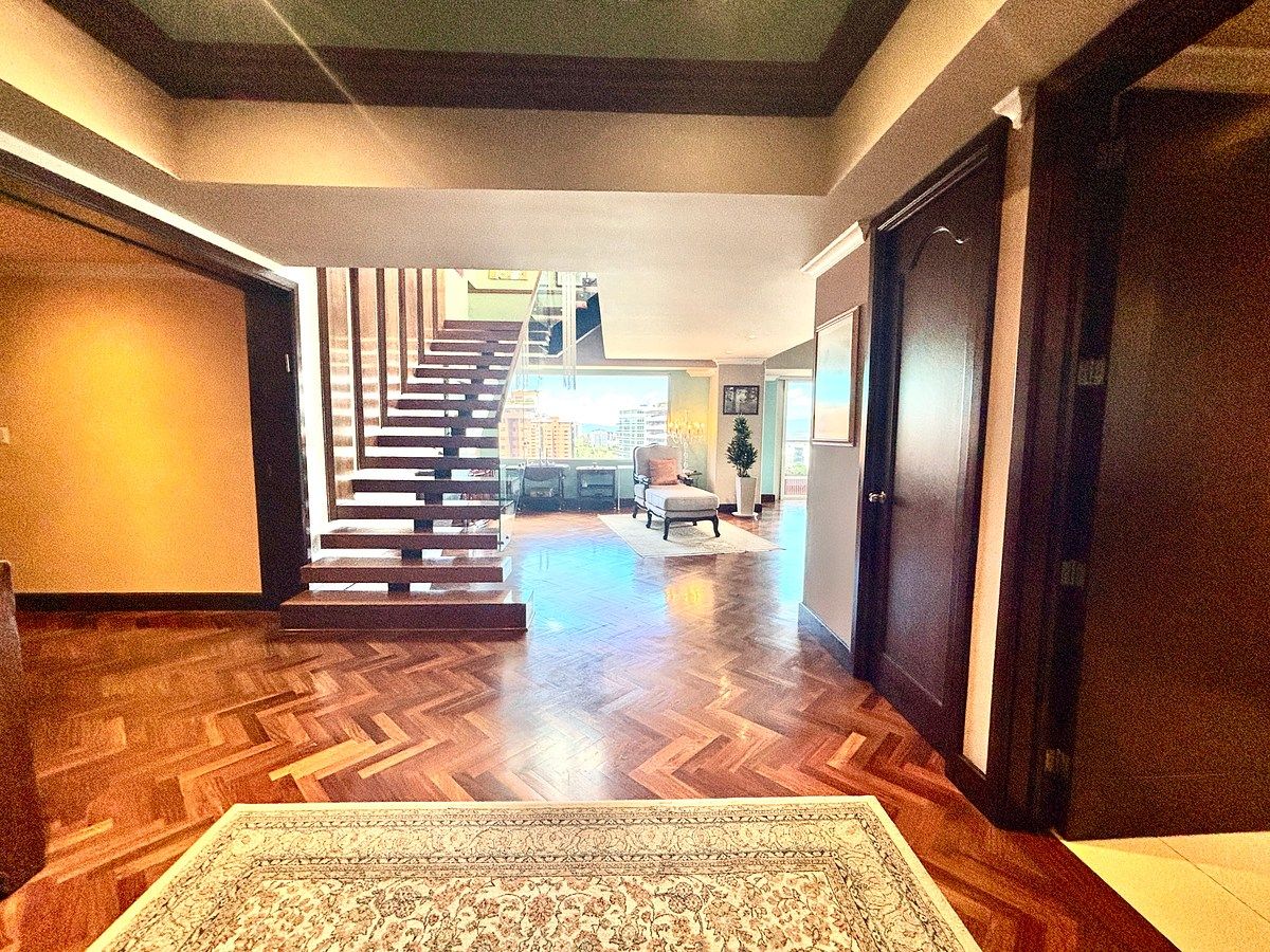 Precioso Penthouse en venta en zona 14 - Image 2