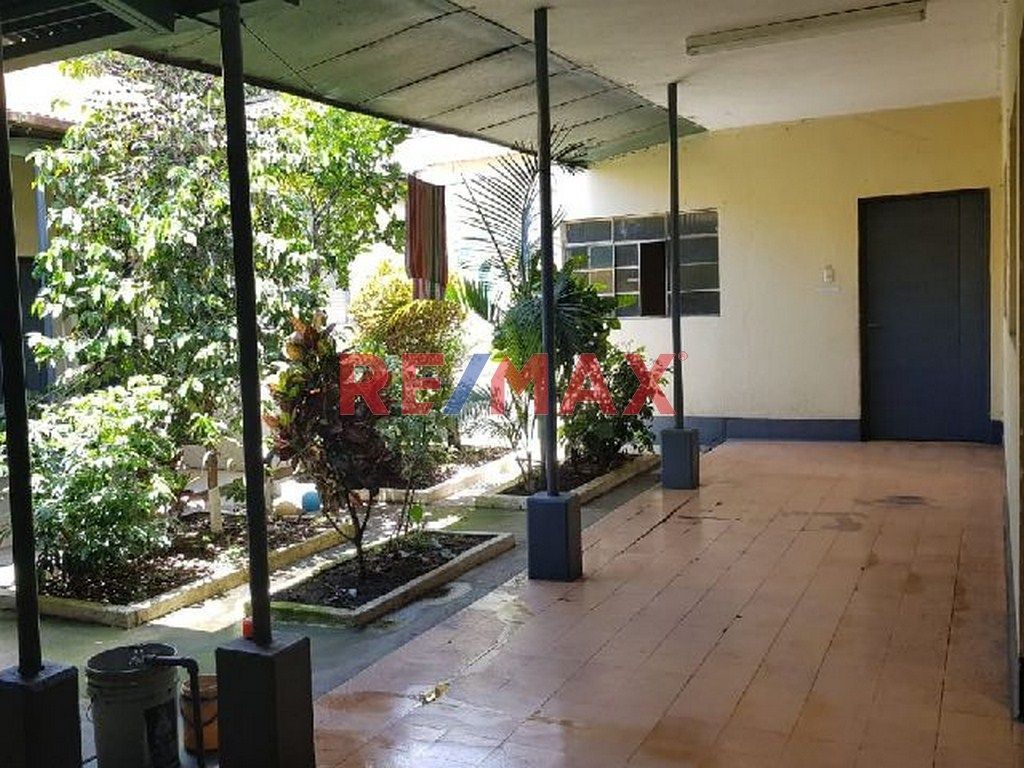 Casa Ideal Para Colegio, Sanatorio U Oficinas En El Centro De Mixco.