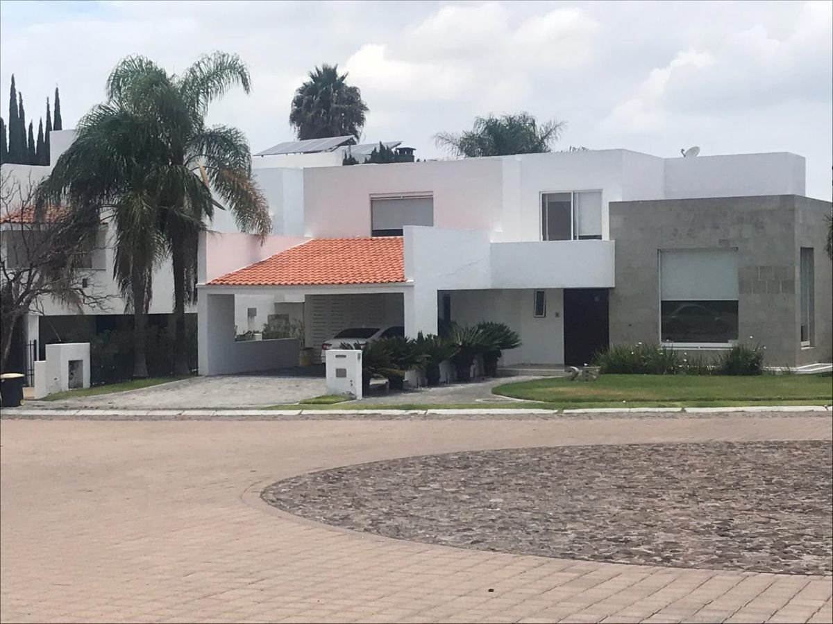 CASA EN RENTA EN RESIDENCIAL EL CAMPANARIO QUERETARO | EasyBroker