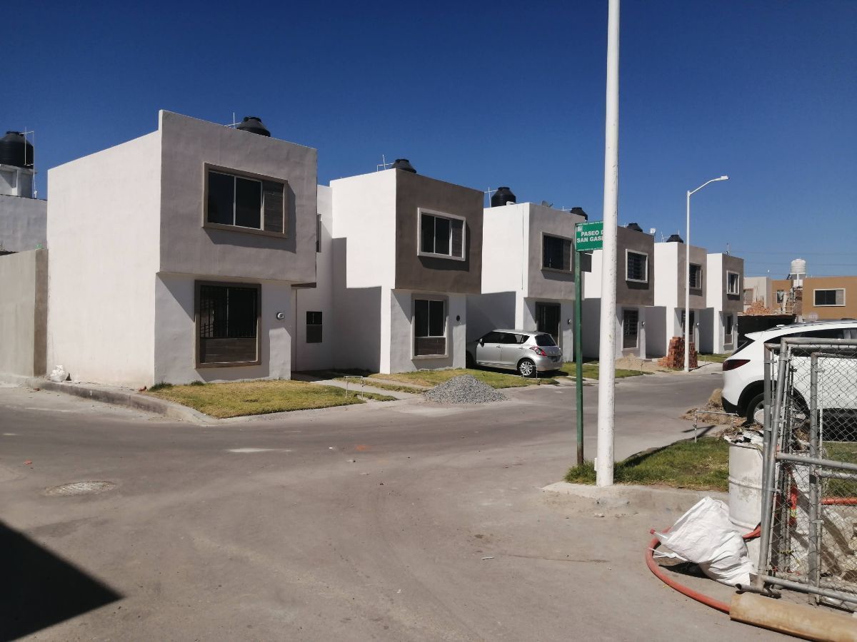 Casa Nueva de 2 niveles en Paseo Coto Tonalá | EasyBroker