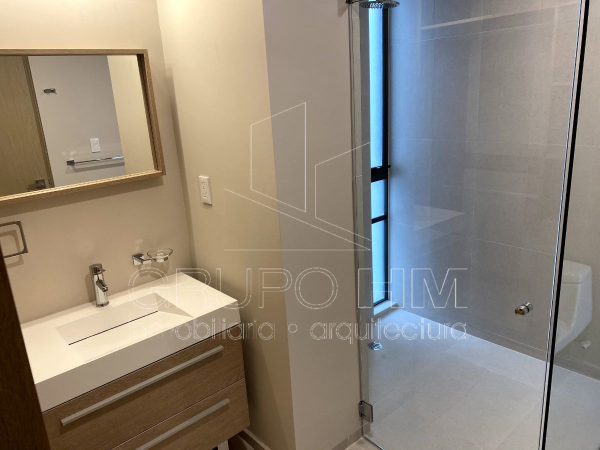 12 de 13: Baño completo y vestidor Recamara Principal