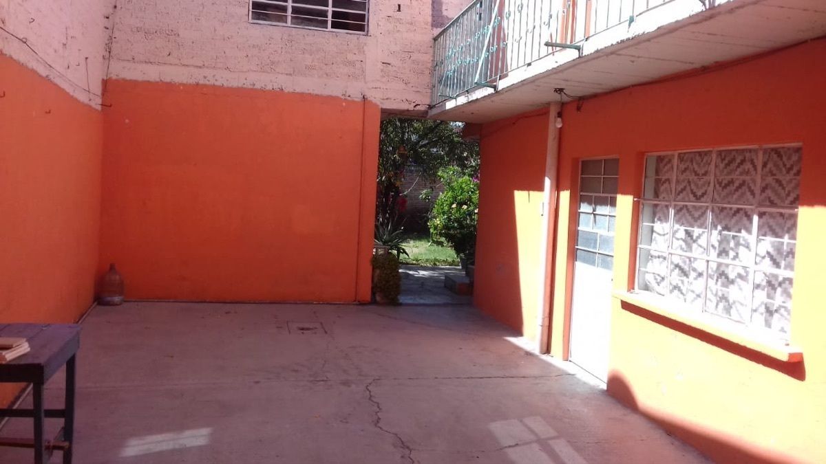 Vendo casa con local y departamento