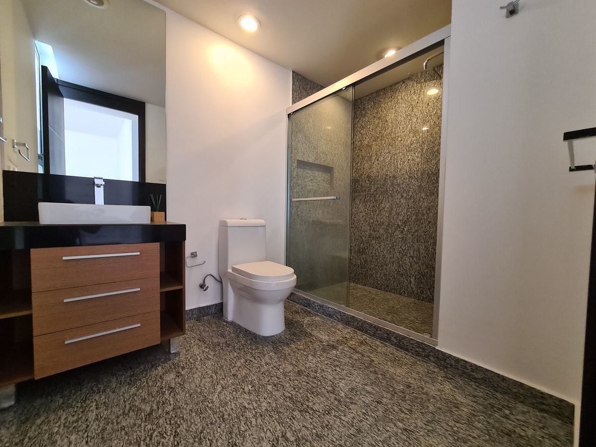 14 de 24: BAÑO COMPLETO DE RECAMARA SECUNDARIA