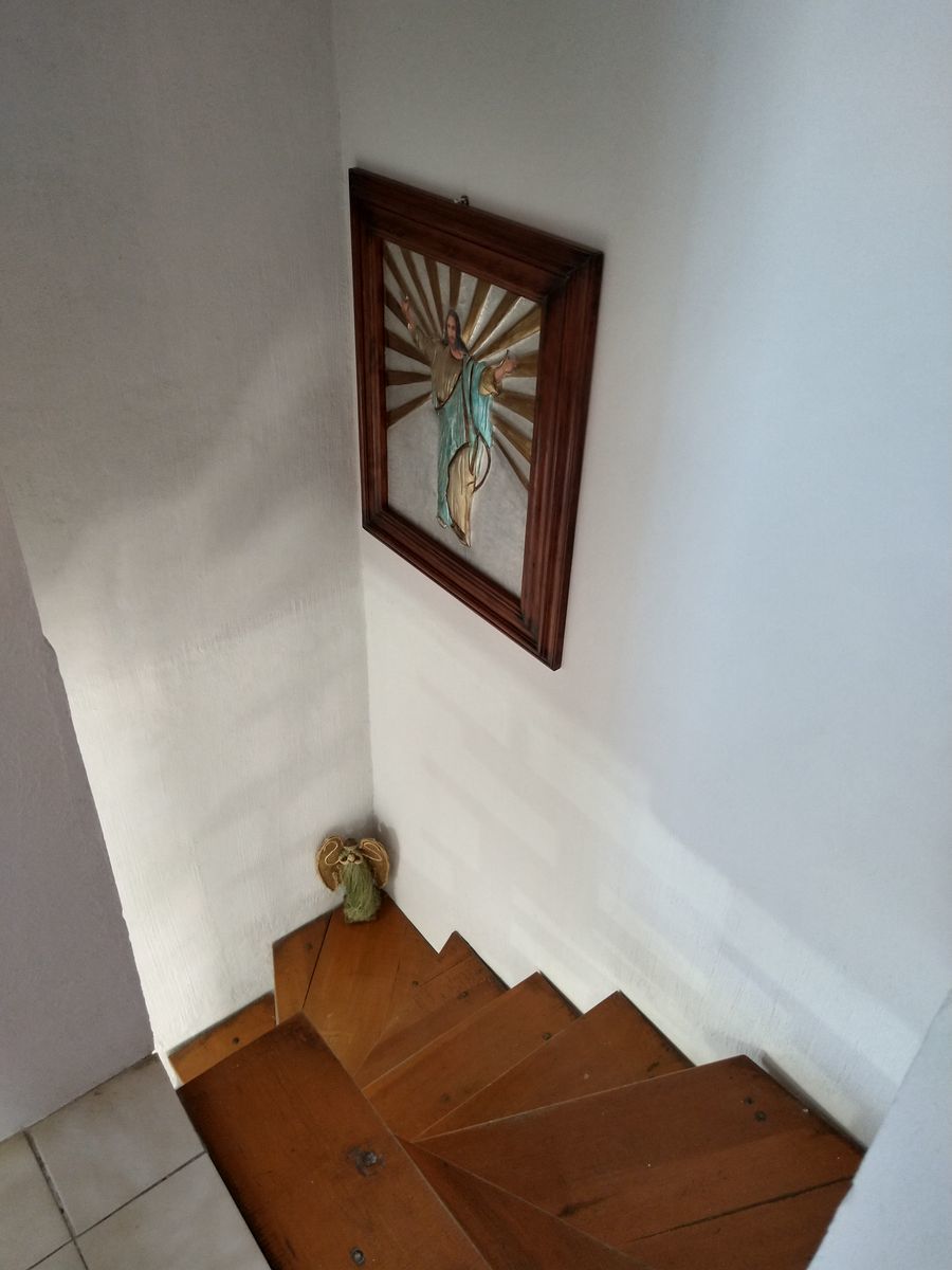 3 de 9: ESCALERAS PARA SUBIR AL SEGUNDO NIVEL 