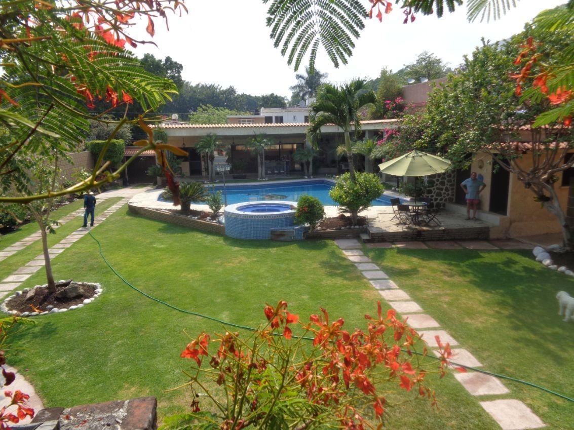 Casa en venta en un nivel en venta con jardin, alberca, en Delicias