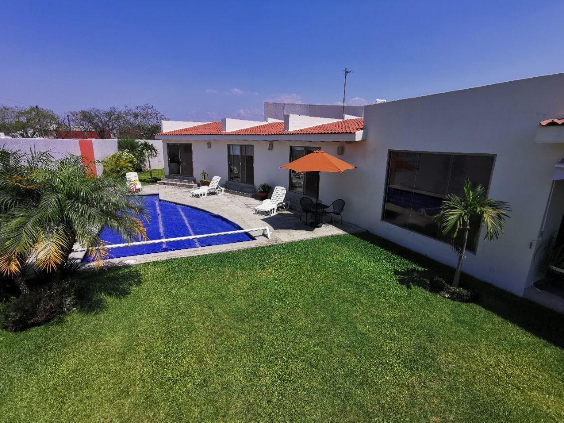 Casa en un nivel en venta, alberca, jardin, en privada, en Jiutepec, Morelos