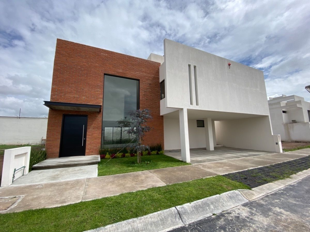 Casa amplia en Cardell Residencial