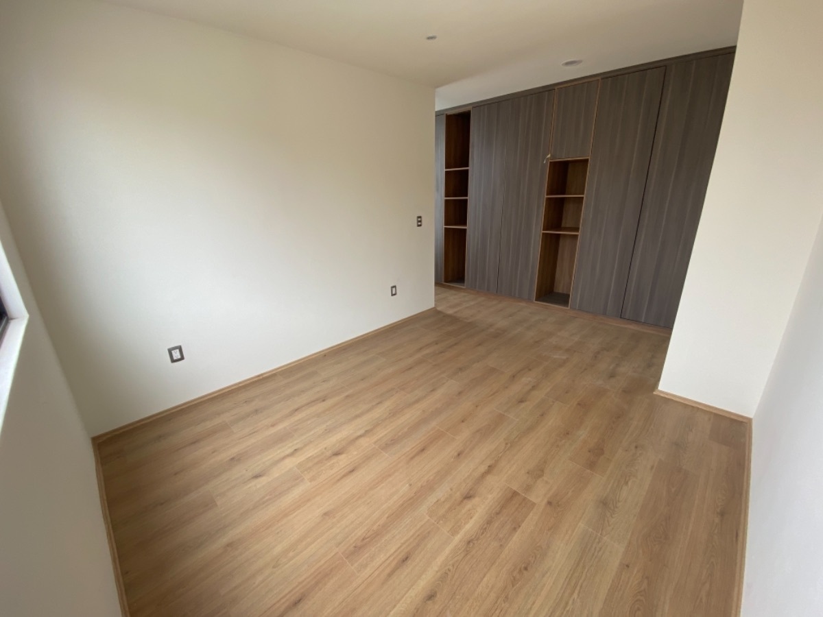 18 de 27: Segunda recámara secundaria con baño