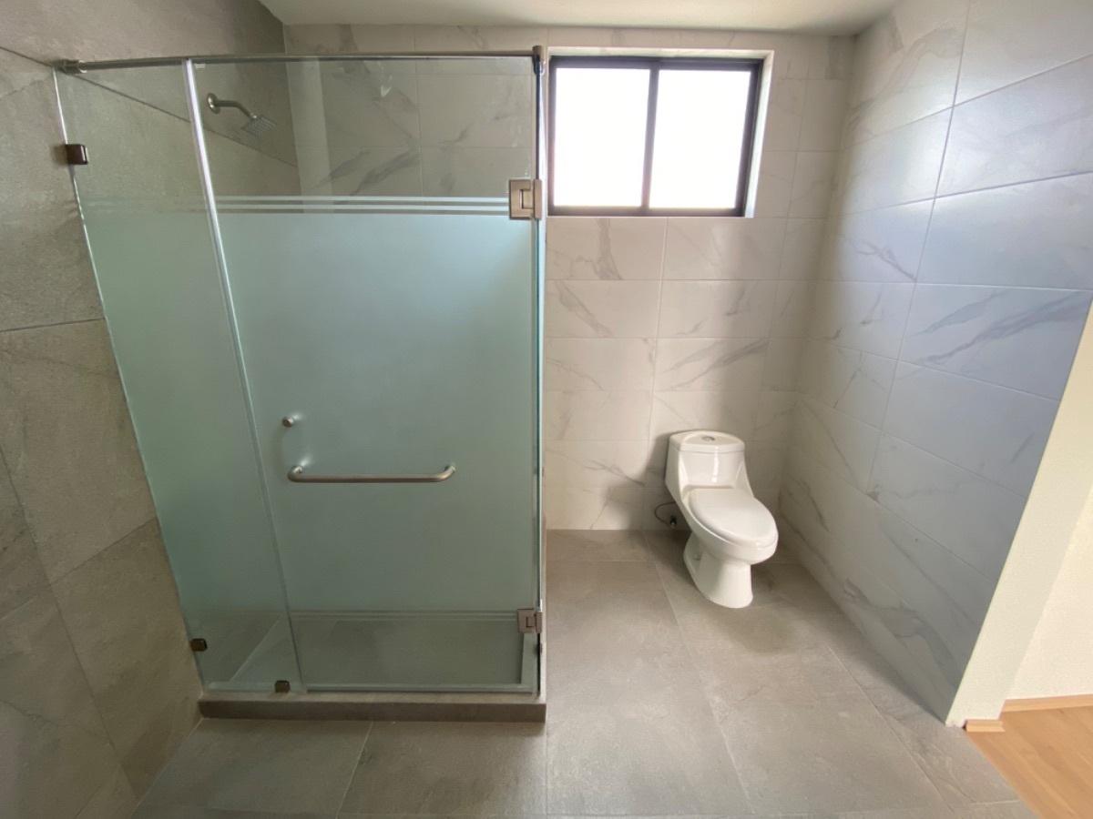 15 de 27: Baño de recámara principal