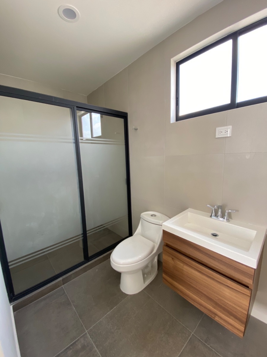 22 de 27: Baño de recámara de visitas