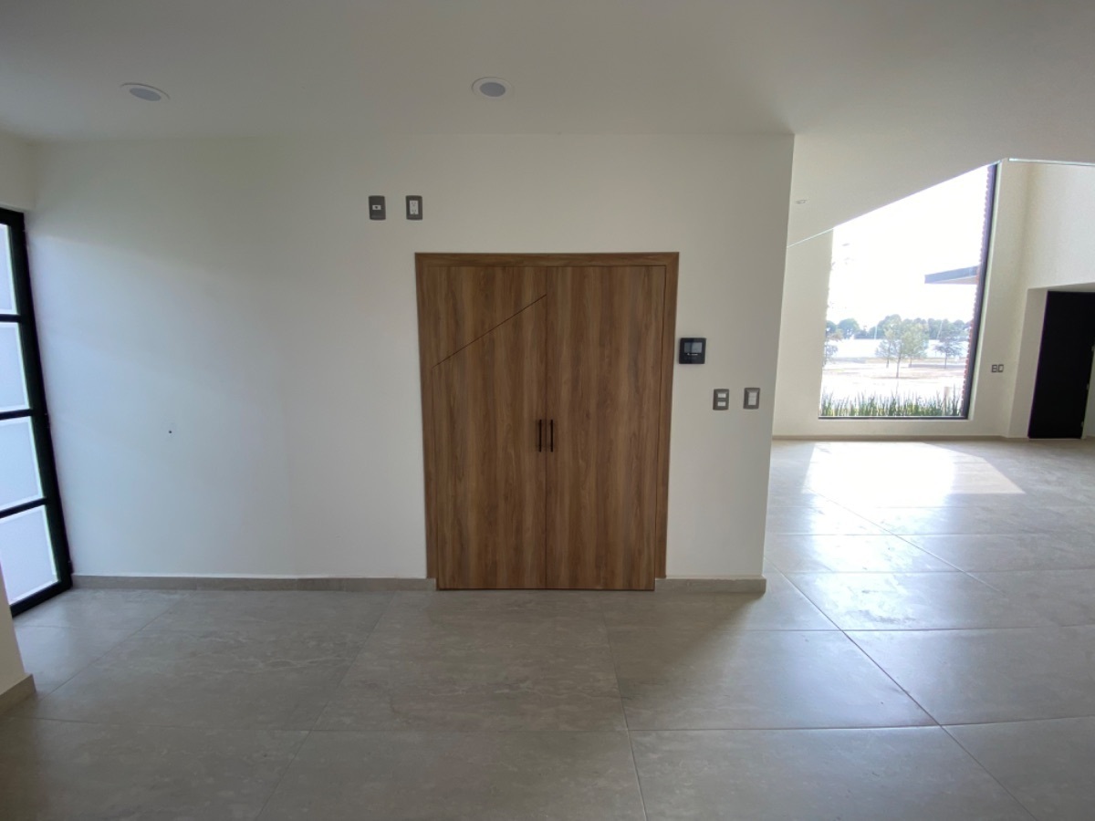 7 de 27: Puerta de alacena