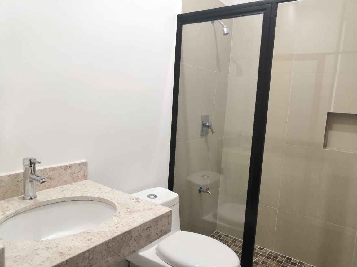 9 de 26: Baño Recámara Principal