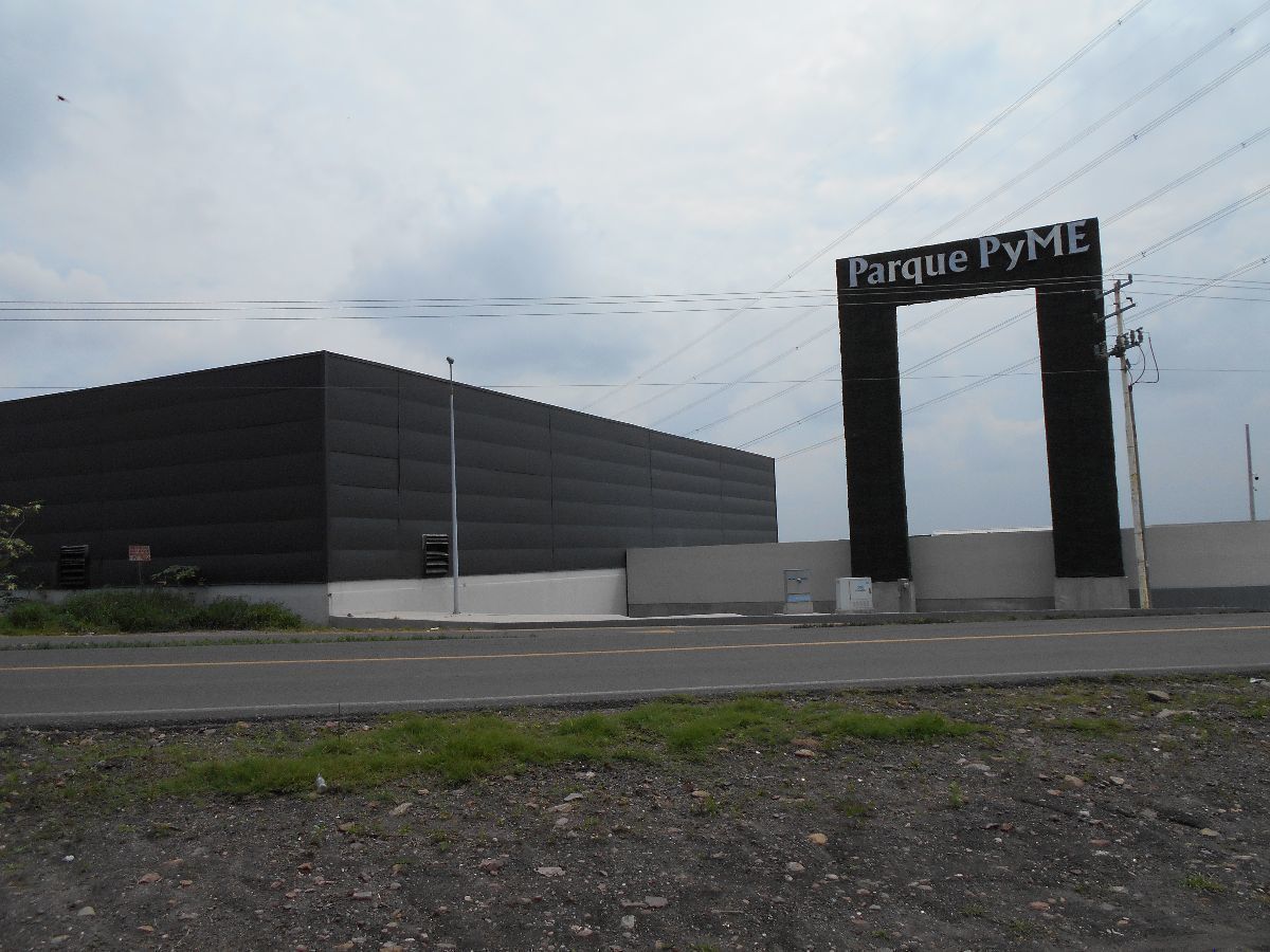 BODEGA EN RENTA DE 1381M2 EN PARQUE PyME QUERETARO