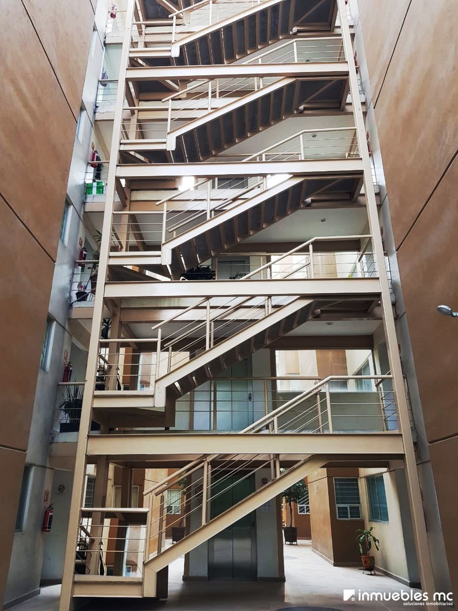 3 de 22: Interior del Edificio