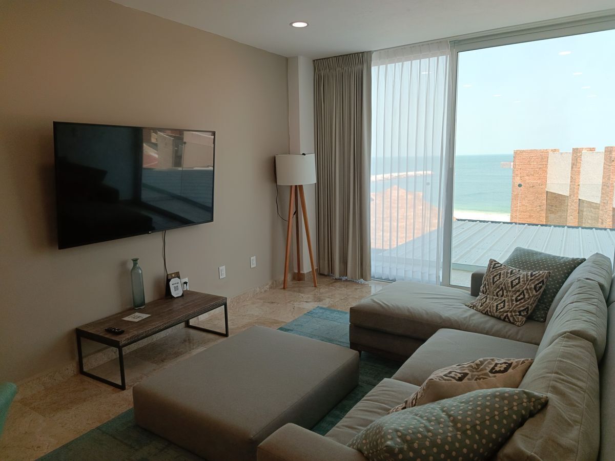 4 de 14: Sala con vista al Mar