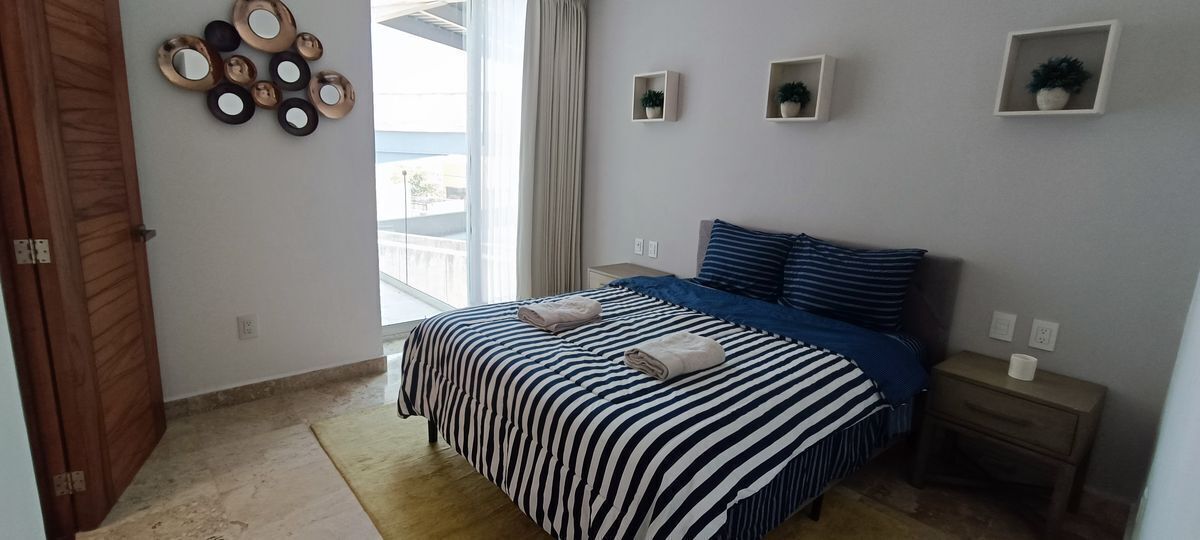 6 de 14: Habitación principal con Balcón.
