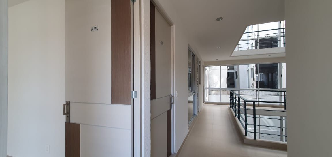 11 de 48: entrada al departamento