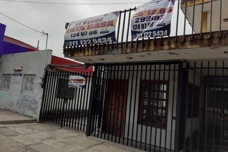 Casa frente Parque la Loma