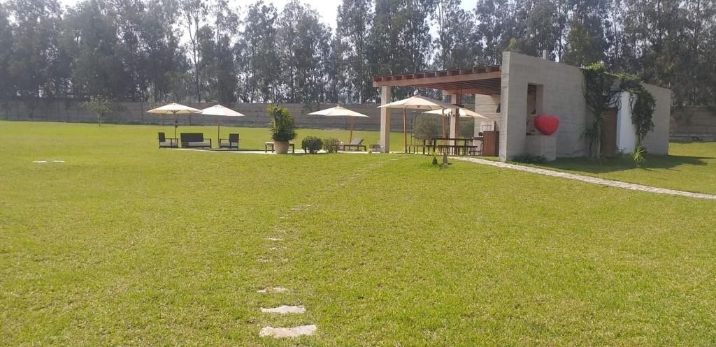 3 de 13: Zona de parrilla, ping pong, sapito y fulbito de mano.