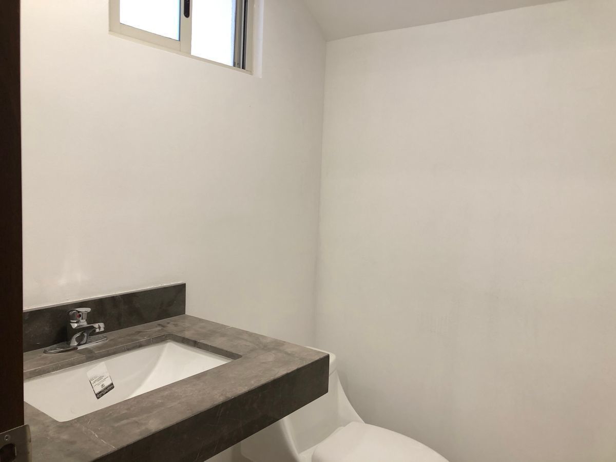 8 de 27: Baño de visitas.