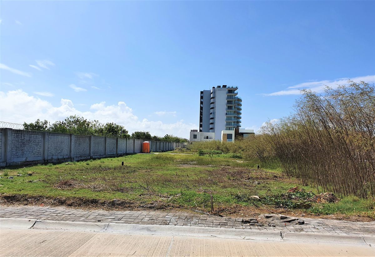 Terreno en Venta en el Country Club Playa Palmas