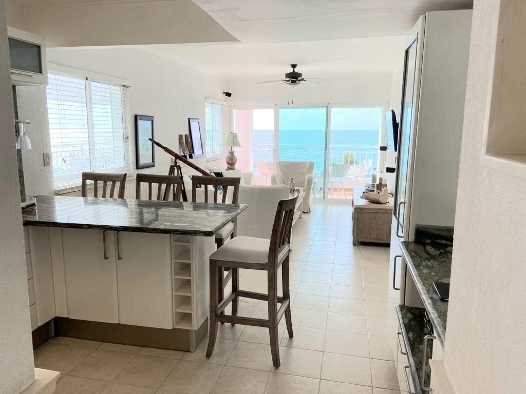 5 de 31: Vista de cocina y sala