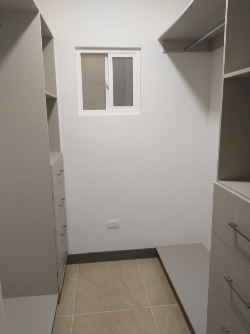 9 de 13: Walk in closet recámara principal