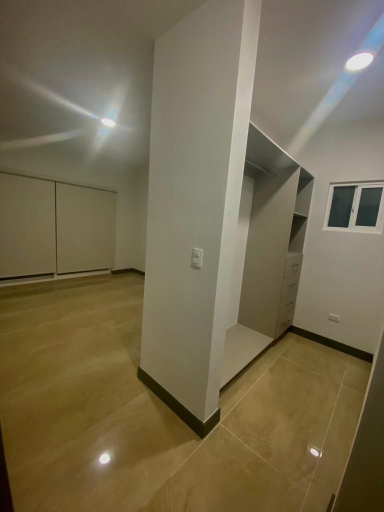 8 de 13: Walk in closet recamara principal