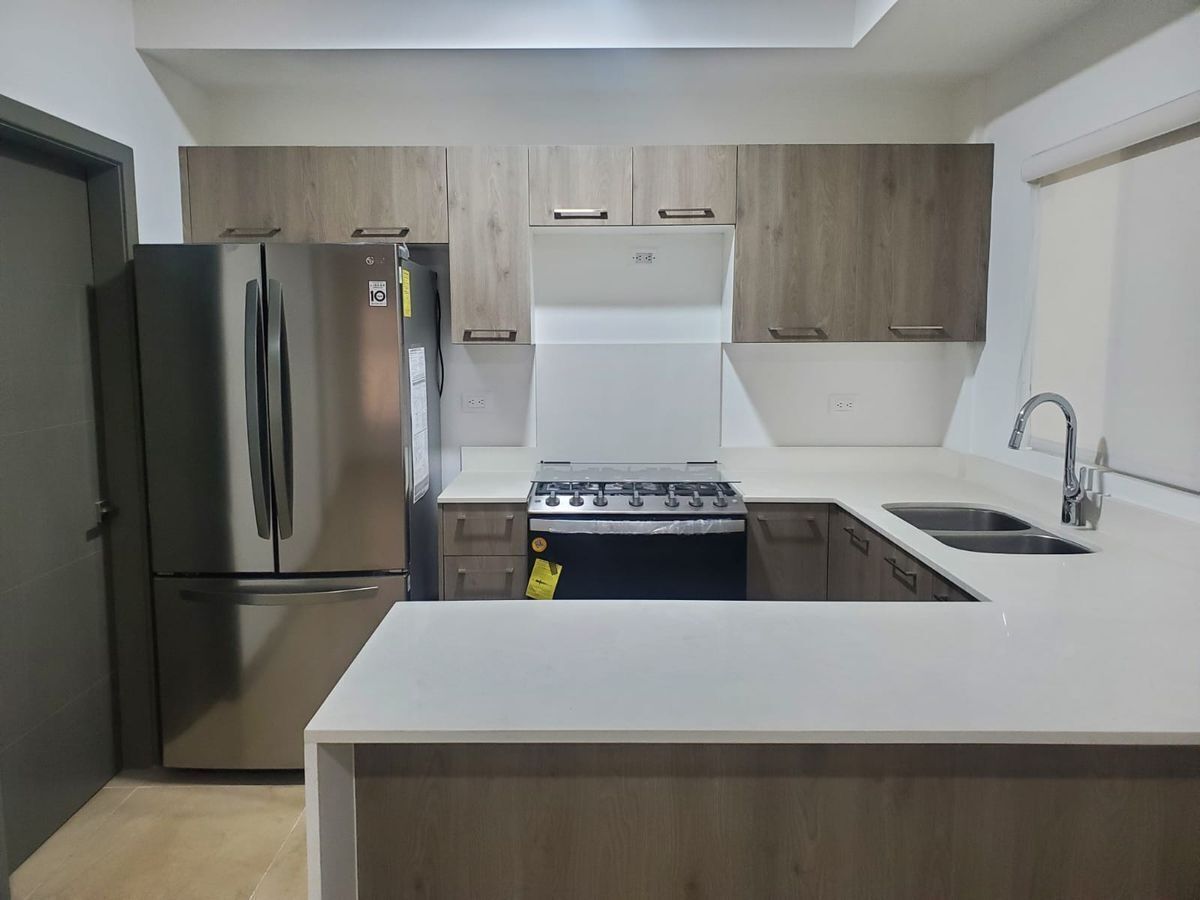 3 de 13: Cocina equipada con todos los electrodomésticos