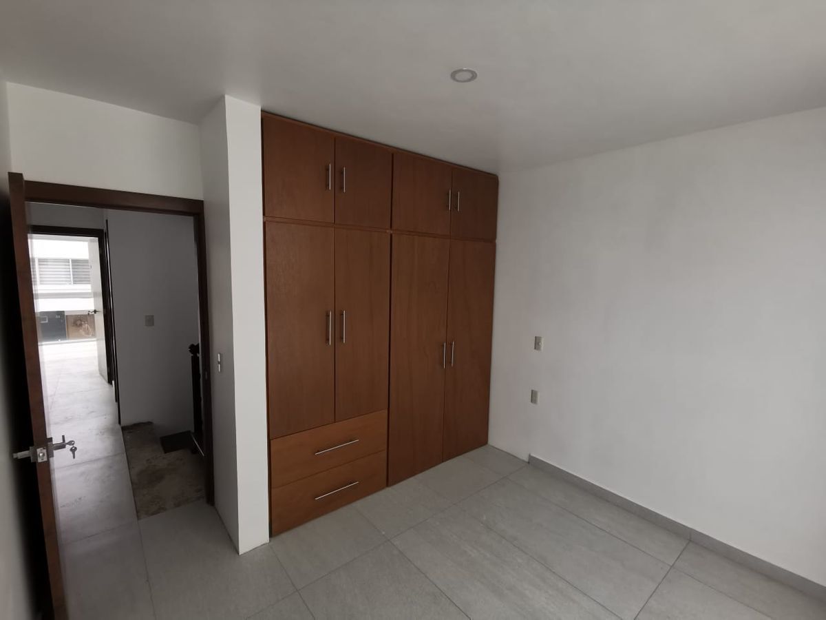 16 de 18: CLOSET DE HABITACION