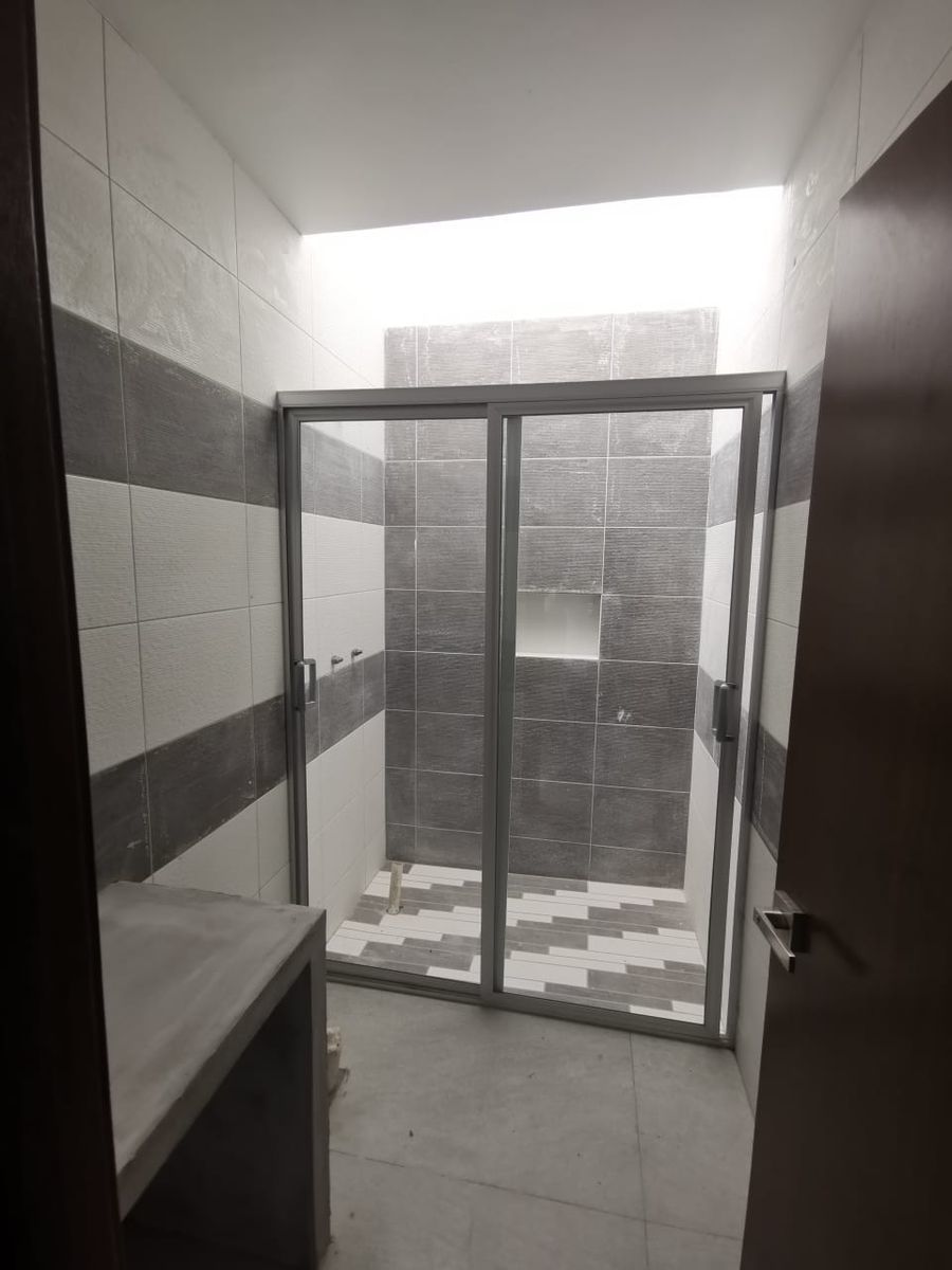 13 de 18: BAÑO PLANTA ALTA