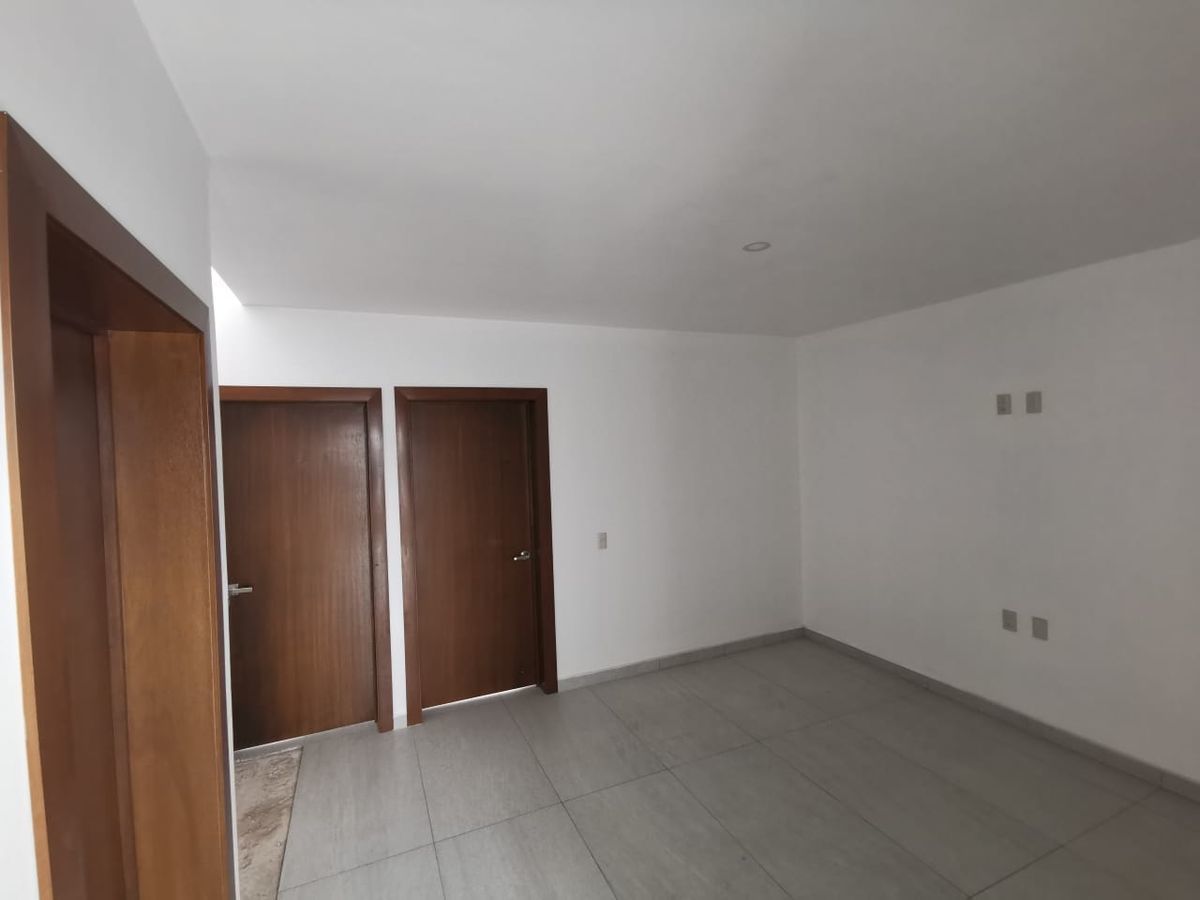 12 de 18: DISTRIBUIDOR (SALA DE TV)