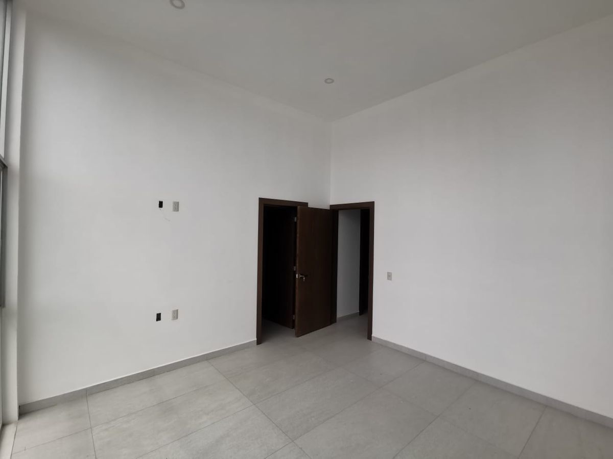 11 de 18: HABITACION PRINCIPAL