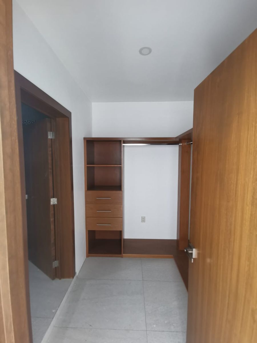 9 de 18: WALKING CLOSET