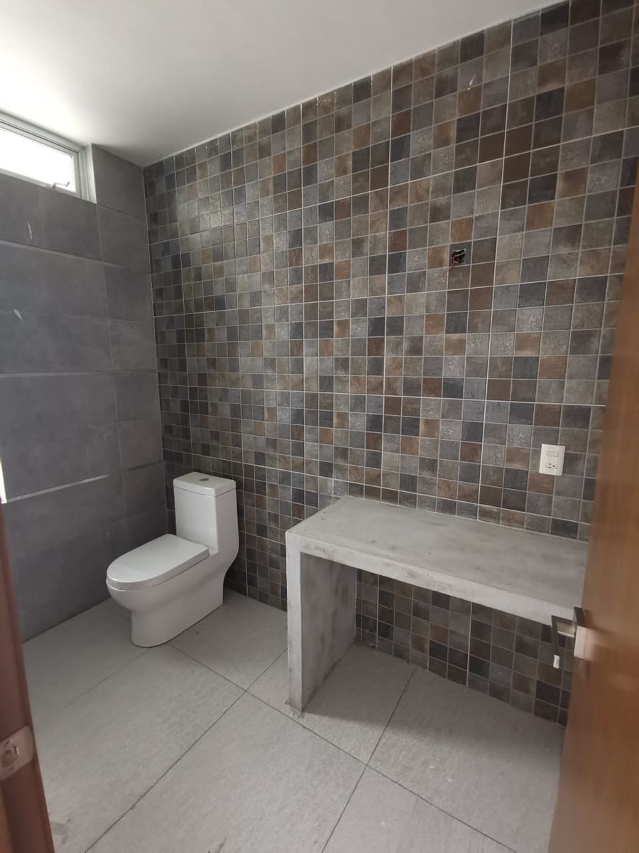 4 de 18: BAÑO PLANTA BAJA