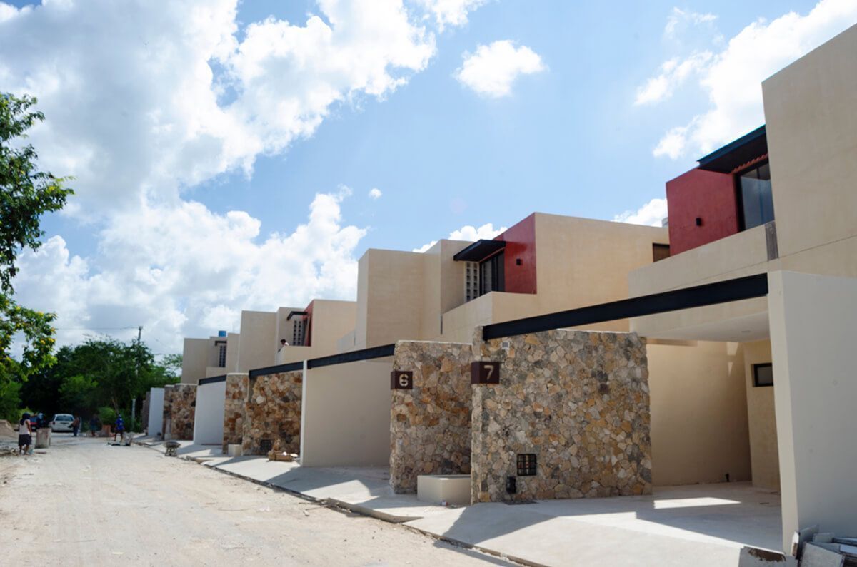 CASA EN VENTA EN MÉRIDA, RESIDENCIA ASCALA ll TOWNHOUSE, ENTREGA INMEDIATA.