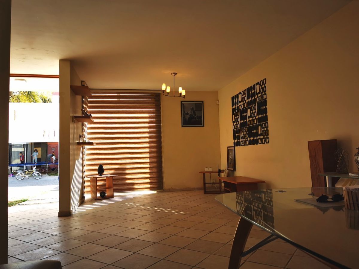 2 de 11: Sala comedor con vista a la entrada