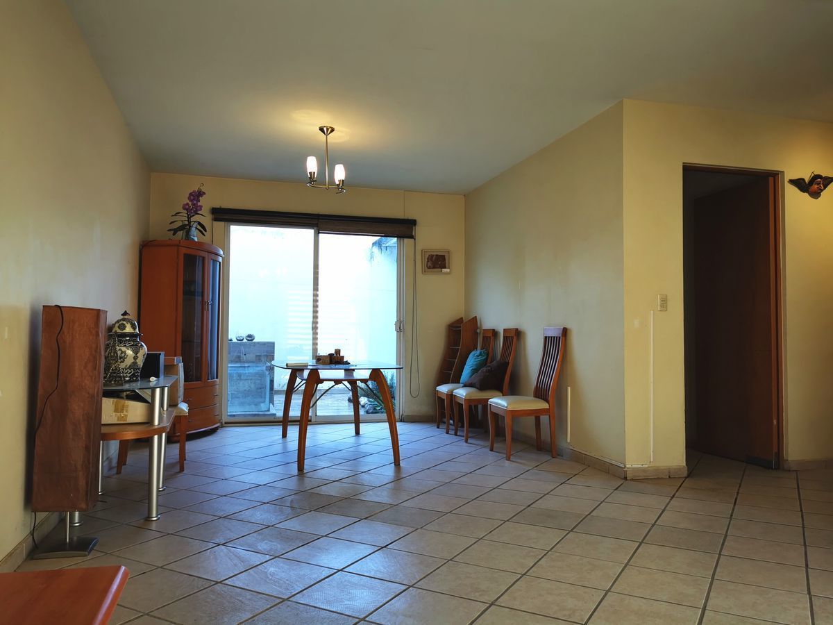 3 de 11: Sala comedor con vista a la terraza