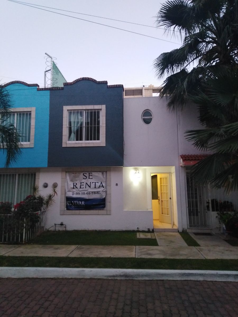 Casa en RENTA Coto Privado por el Dermatológico | EasyBroker