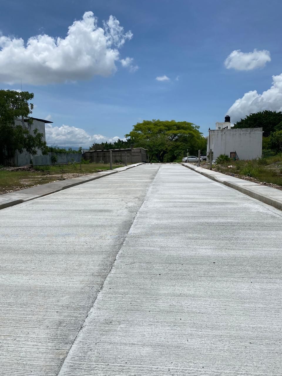 4 of 10: Calle de
Concreto