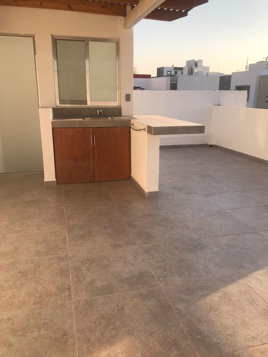 Se Vende Casa en Milenio III, Roof Garden, Jardín, Alberca, 3 Recamaras,  Estudio