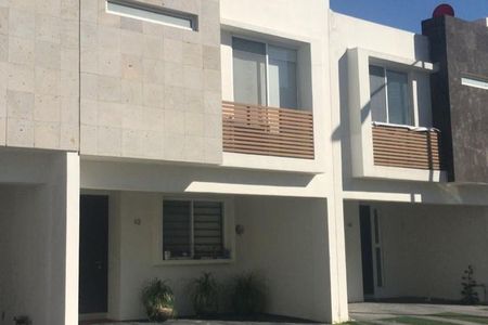 Hermosa casa, en excelente estado de conservación, coto Real del Carmen 1.  | EasyBroker