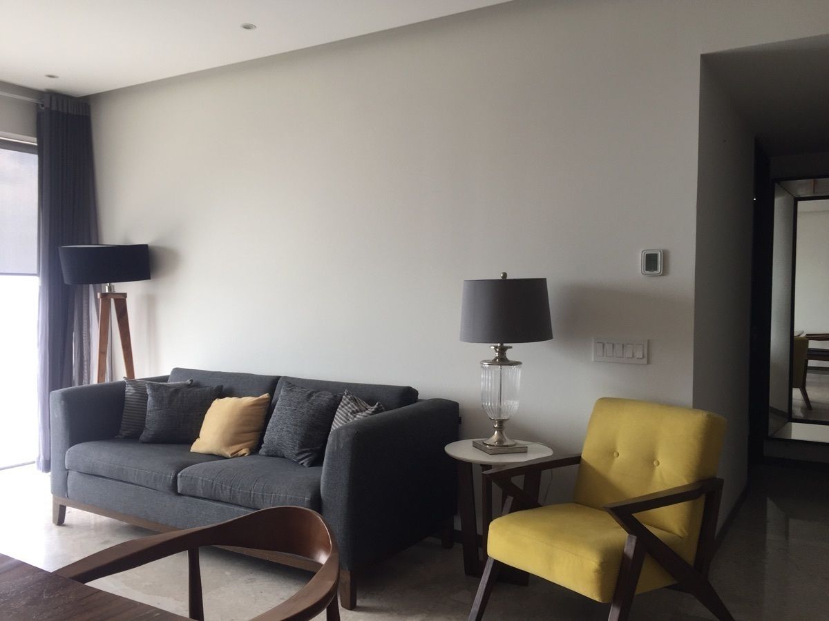 14 de 48: sala comedor con televisión