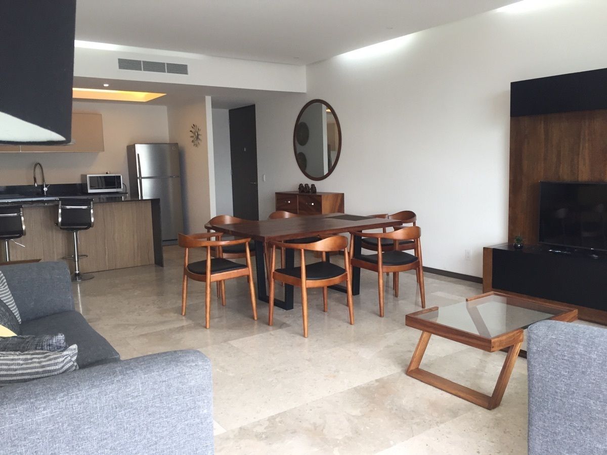 20 of 45: pisos de mármol y acabados sobrios