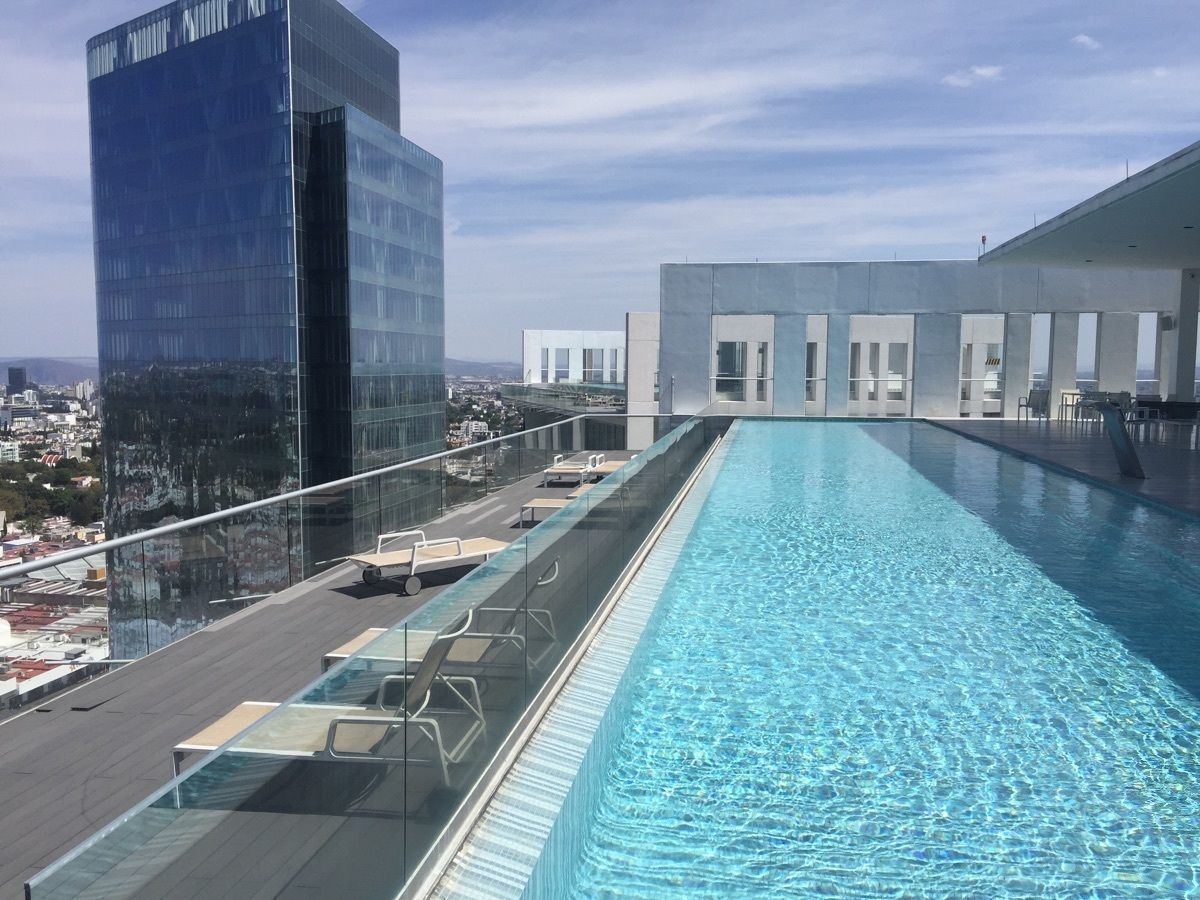 3 de 48: alberca y terraza