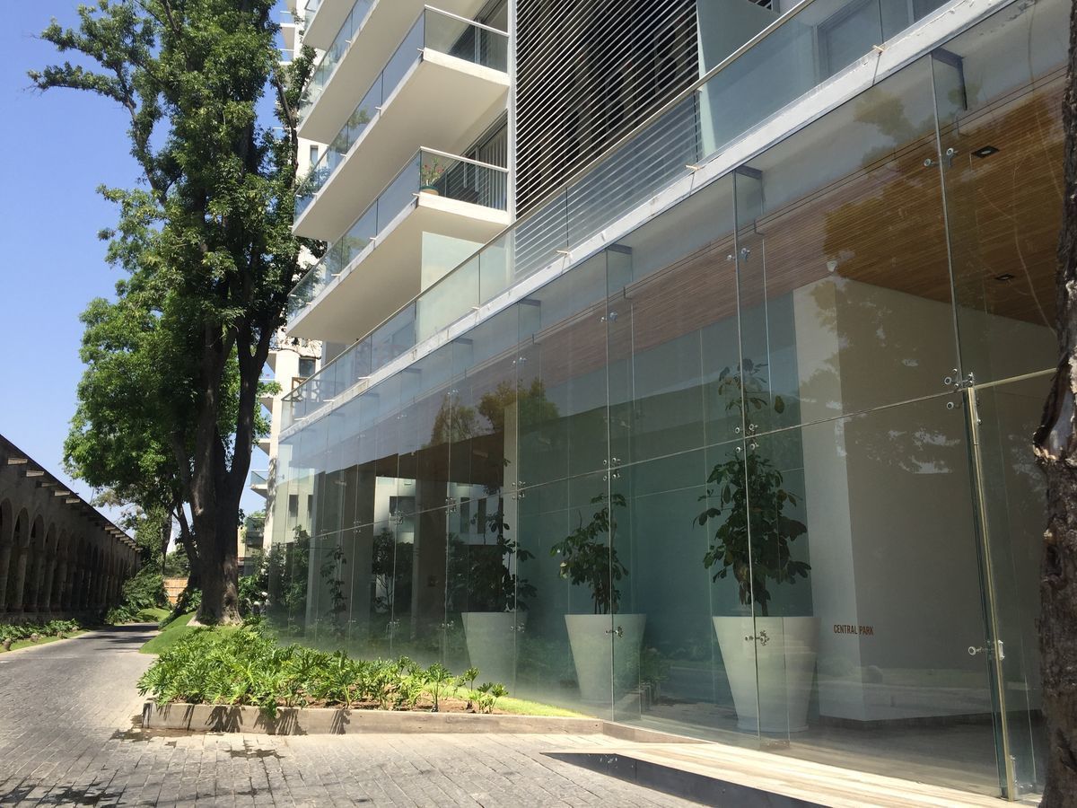 6 of 45: edificio 200 de central park