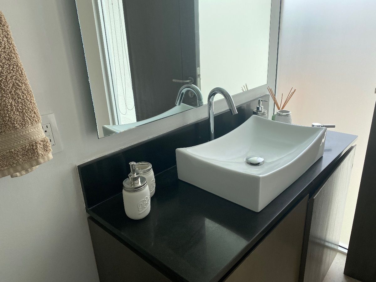31 de 48: baño de rec´mara dos 