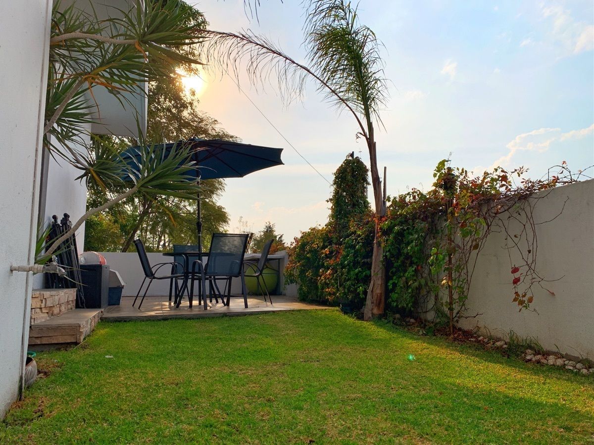 2 de 24: Jardín con terraza 